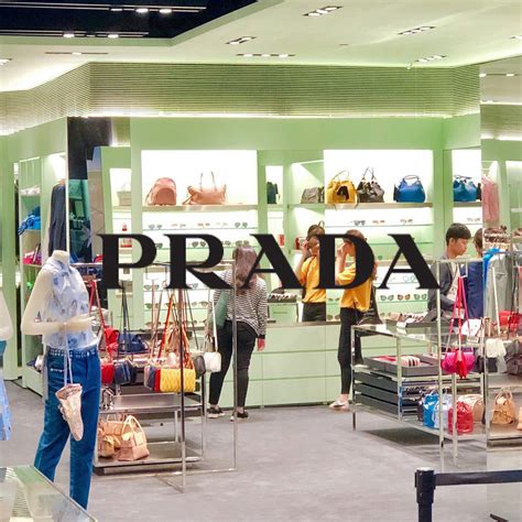 PRADA Hong Kong Official Website and Online Store .